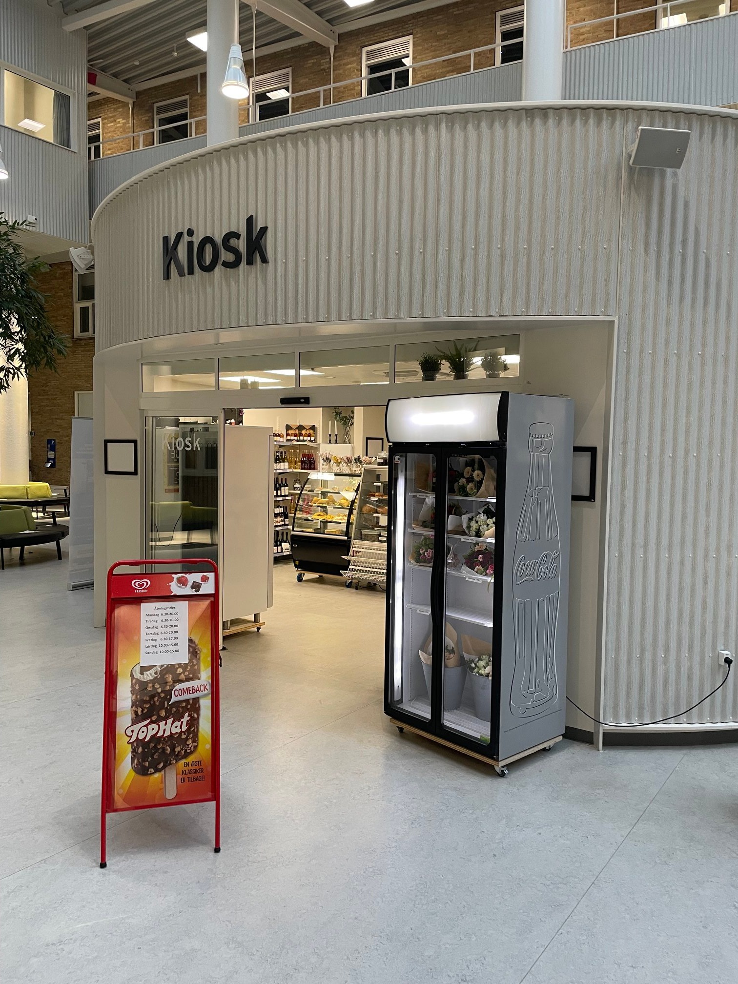 Foto viser indgangen til kiosken på Svendborg Sygehus