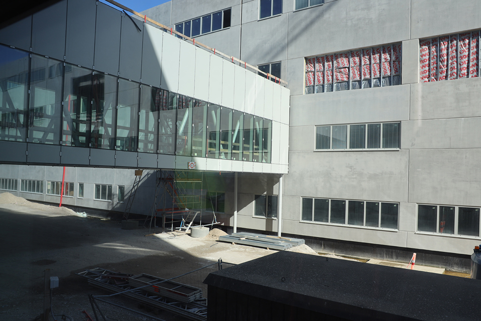 Gangbroerne mellem bygningerne er etablerede - foråret 2022
