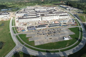 Dronebillede fra byggepladsen for det nye OUH (september 2021)