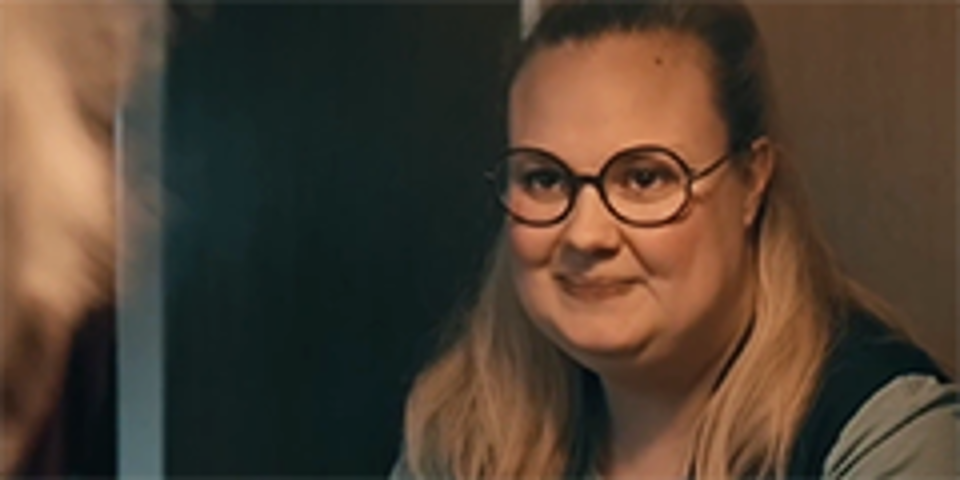 Kvinde med ældre dame