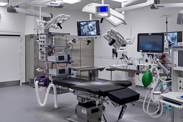 At the new OUH, all operating theatres are standardized with the same inventory and basic equipment, regardless of medical specialty.