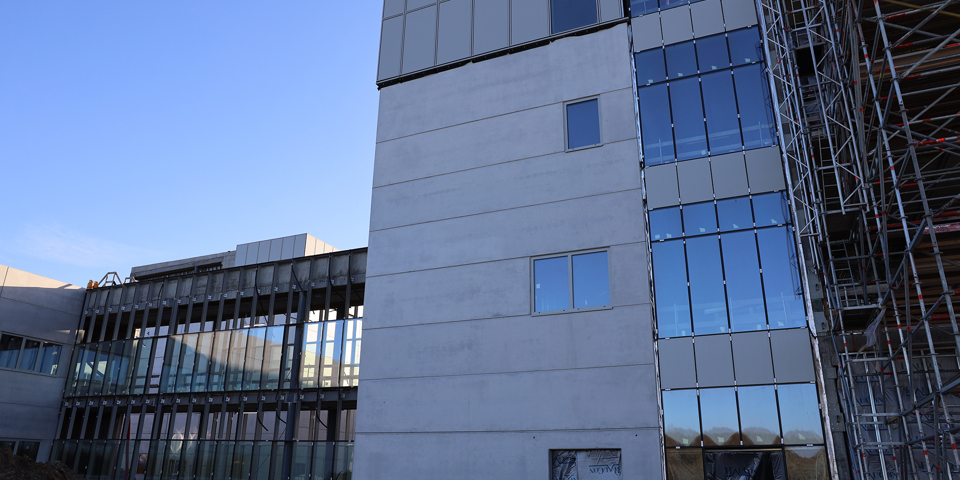 Facade på byggeriet af det nye OUH - januar 2022