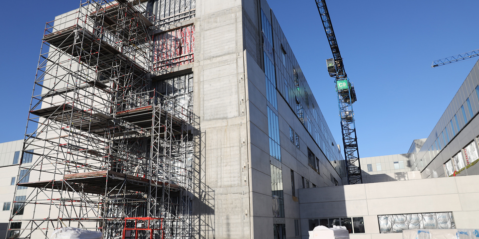 Endefacaden på den kommende akutmodtagelse - byggepladsen