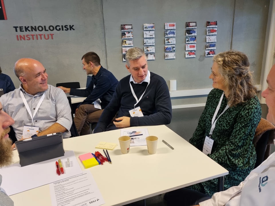 Gruppearbejde til workshop om robotteknologi