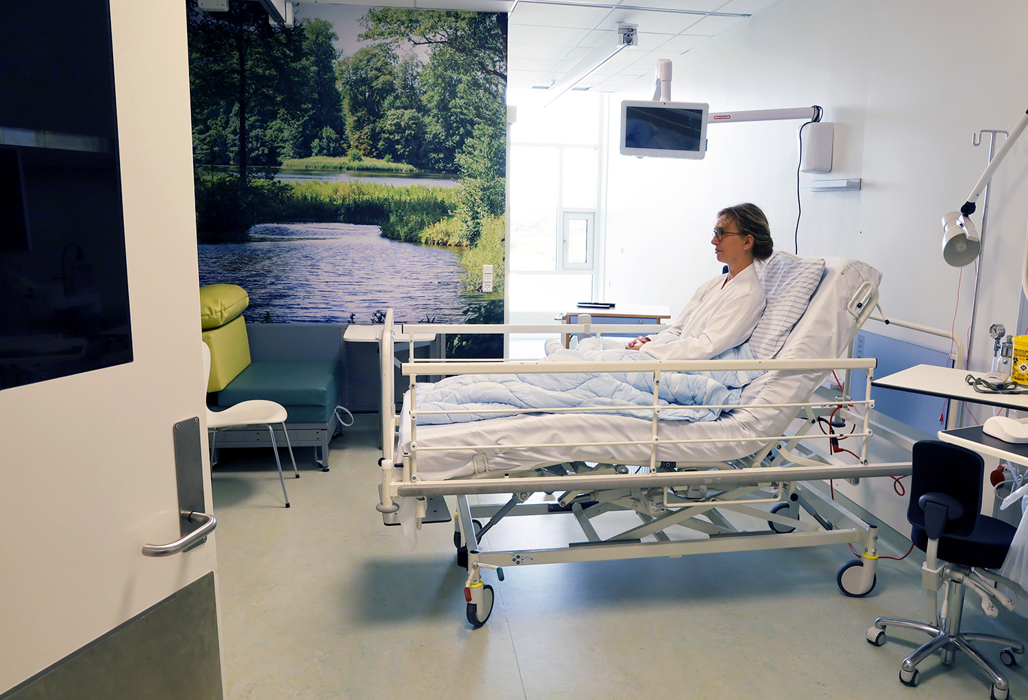 At the new OUH all patient accommodation has been designed as private rooms with a private bathroom and toilet. 