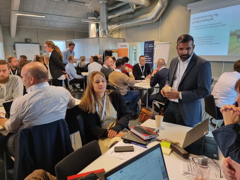 Gruppearbejde til workshop om robotteknologi
