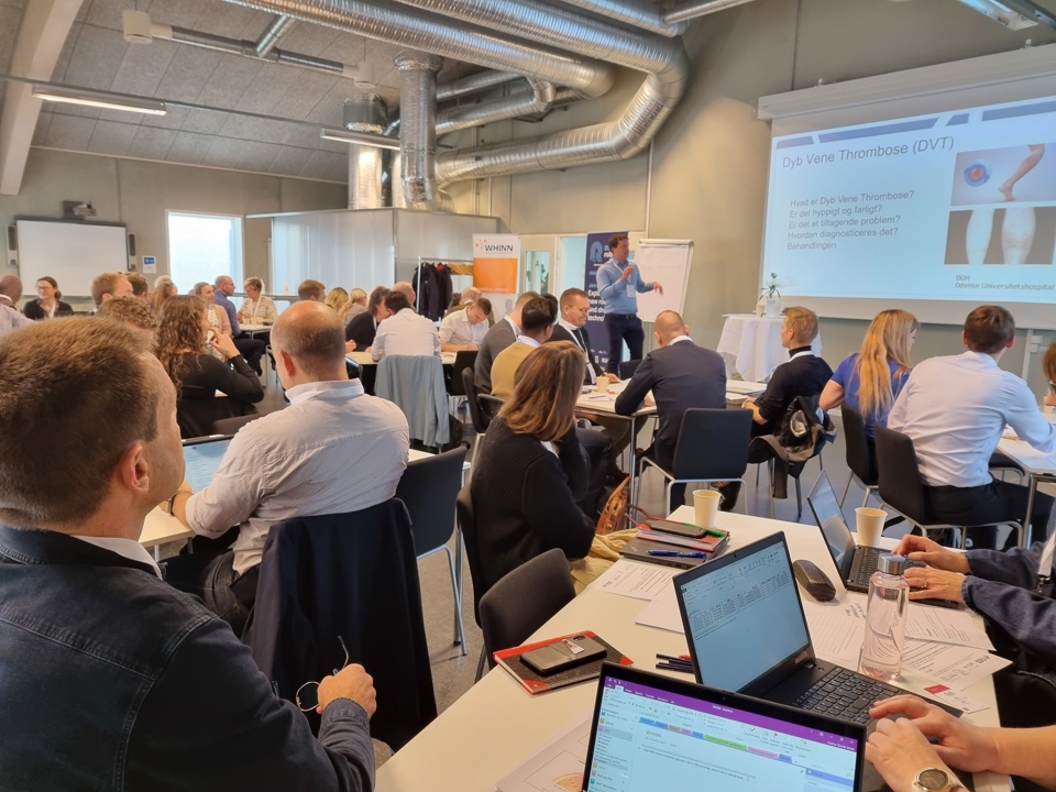 Søren Andreas Just præsenterer case til workshop om robotteknologi